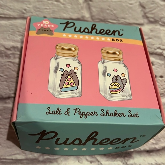 Pusheen 2020 winter box items (4) lights calendar salt & pepper shakers tote - Picture 6 of 9